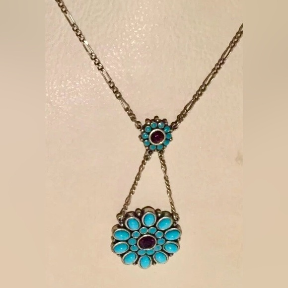 Vintage Express Chic floral design with turquoise and purple accents - Picture 2 of 4